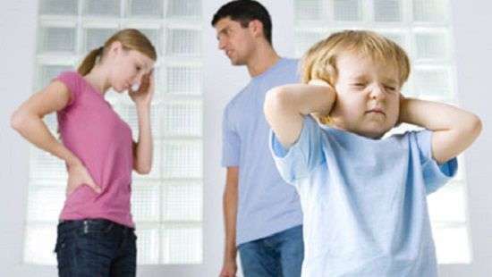 Как защитить ребенка от стресса после развода родителей, рассказали специалисты