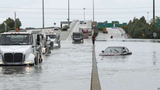 Ураган Харви остановил треть нефтяной промышленности США