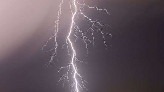 Во Франции молния ударила по участникам музфеста, есть пострадавшие