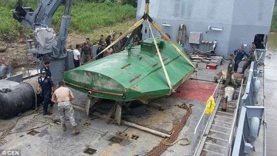 В Колумбии обнаружили субмарину для перевозки наркотиков (фото)