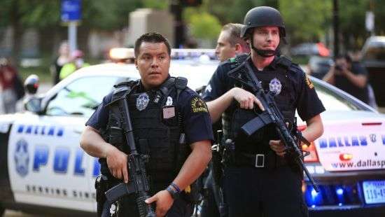 В США авто врезалось в толпу, есть пострадавшие