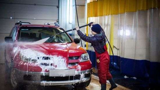 Киевские автомойки сливают воду в Днепр