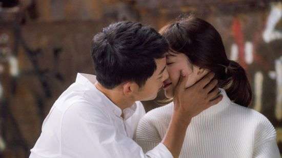 В Японии мужчина упал с моста и утонул после того, как сделал своей девушке предложение (видео)