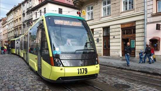 Во Львове из-за непогоды остановили трамваи