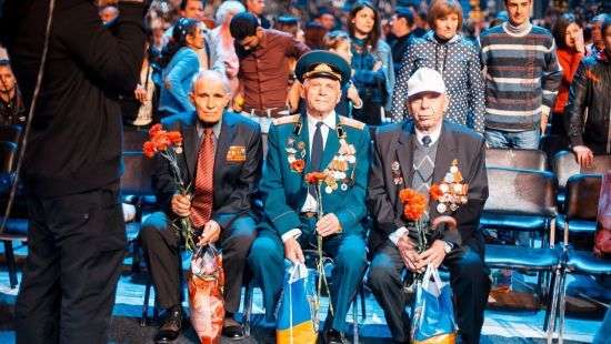 Духовный Центр «Возрождение» спасает пенсионеров