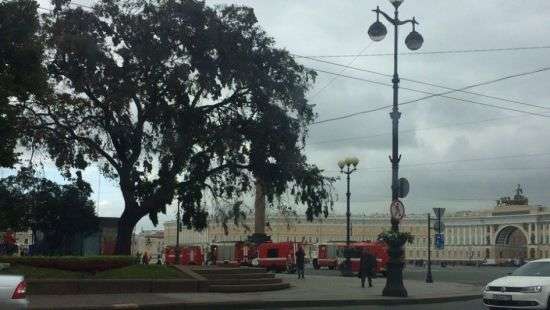 В здании Эрмитажа в Питере вспыхнул пожар (ФОТО/ВИДЕО)