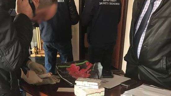 На взятке попался очередной глава Службы занятости: в сети показали фото