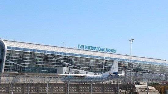 Жена и сын Саакашвили улетели из Украины