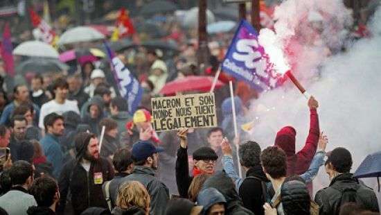 В Париже акцию протеста разогнали газом (фото)