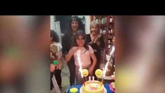 В Аргентине гости случайно подожгли именинницу (ВИДЕО)