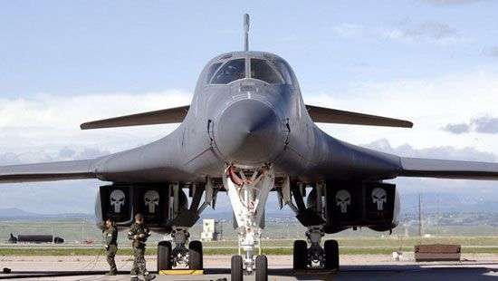 США перебросят в Европу самолеты, способные нести ядерное оружие