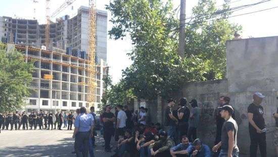 В Одессе активисты пикетируют незаконную стройку «Кадорра» (ФОТО)