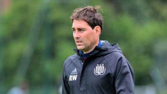 «Андерлехт» разорвал контракт с главным тренером