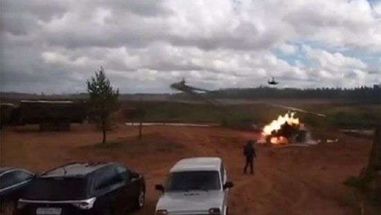 На учениях в России военные обстреляли зрителей (ВИДЕО)