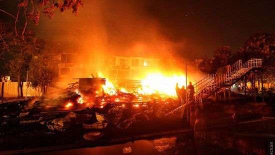 Во время пожара в Одессе 13-летний парень спас 15 детей (ФОТО)