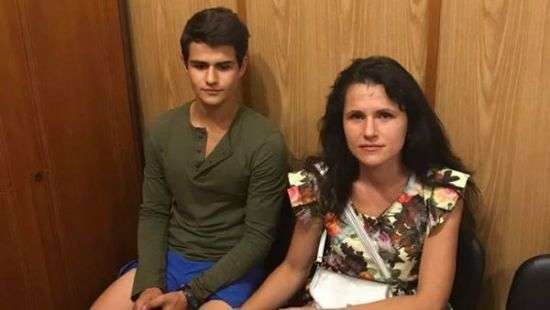 В Одессе двух подростков наградили медалями за спасение детей в лагере «Виктория»