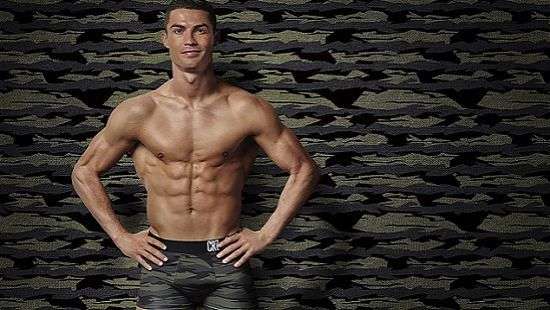 Звезда футбола Криштиану Роналду представил новую коллекцию нижнего белья (ФОТО)