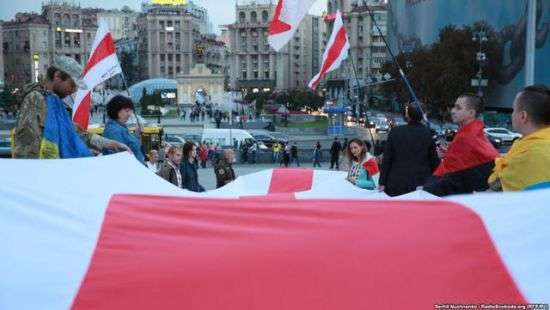 На Майдане Незалежности развернули мегафлаг Беларуси