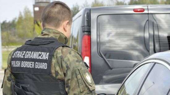 Украинцы везли граждан Бангладеш в Европу в багажниках авто