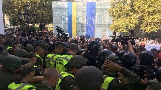 Тысячи одесситов требуют отставки Труханова из-за пожара в детском лагере (ФОТО/ВИДЕО)