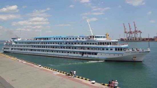 Украинский теплоход «Зирка Днипра» взял курс на оккупированный Крым