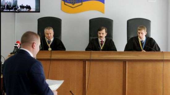 Суд по госизмене Януковича объявил очередной перерыв