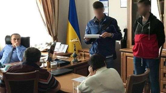 Луценко назвал имена судей, предлагавших взятку Холодницкому