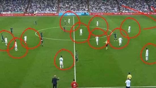 «Реал» выпустил на поле 12 футболистов