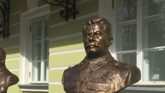 В центре Москвы появился бюст Сталина