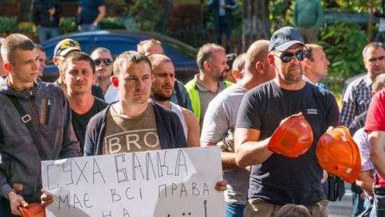 Замглавы Госгеонадр ушел от шахтеров «Сухой балки» через черный ход (видео)