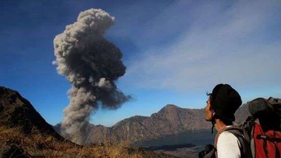 На Бали из-за угрозы извержения вулкана ведется эвакуация