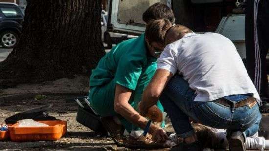 В Днепре ветка сухого дерева убила беременную женщину (видео)