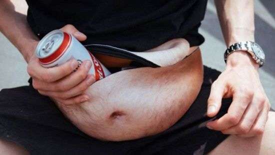 В моду входят шокирующие сумки «папашин живот» (ФОТО)