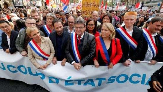 Во Франции после решения Макрона вспыхнули масштабные протесты