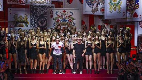 Неделя моды в Милане: показ Dolce & Gabbana весна-лето 2018 (ФОТО, ВИДЕО)