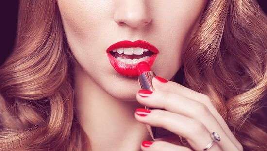Ученые рассказали об опасности губной помады для здоровья