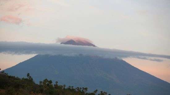 Специалисты считают, что магма вулкана на Бали подошла близко к поверхности