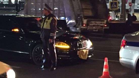 В Москве автомобиль с номерами ФСБ сбил насмерть полицейского (видео)