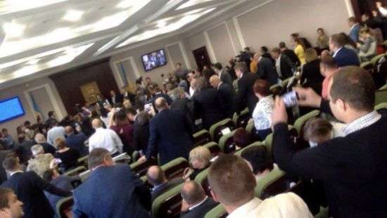 Опубликовано яркое ВИДЕО драки в Киевском облсовете