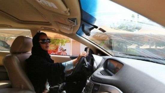 В Саудовской Аравии женщин пустят за руль автомобиля
