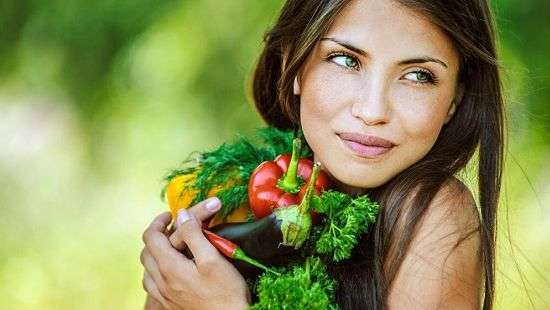 Трихологи назвали главные причины выпадения волос