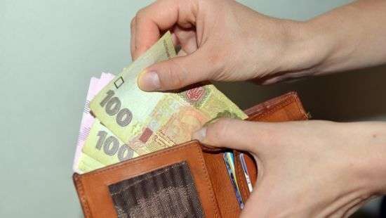 В Украине снизился уровень средней зарплаты