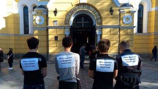 Киевских студентов вместо занятий погнали на молитву