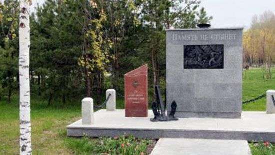 Дедывоевали: в России дорогу отремонтировали плитами с военных могил