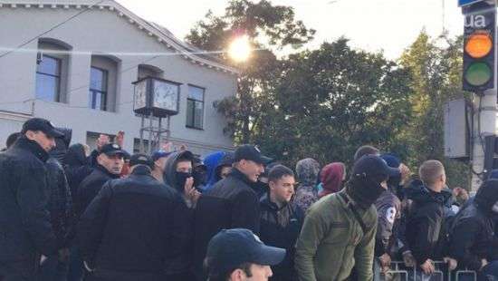 В Запорожье несовершеннолетние напали на фестиваль равенства (видео)