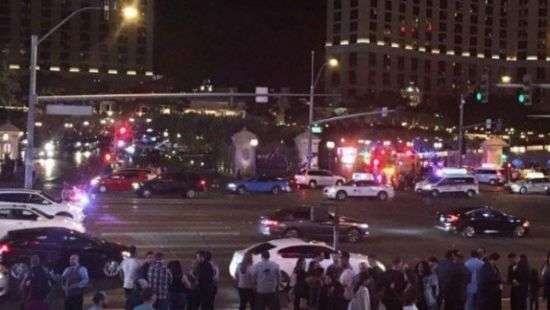 В Лас-Вегасе неизвестный открыл стрельбу на концерте, есть жертвы (видео)