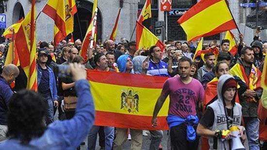 Число пострадавших на референдуме в Каталонии приблизилось к 900