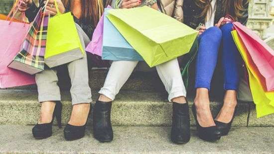 Почему женщины занимаются шопингом, выяснили специалисты