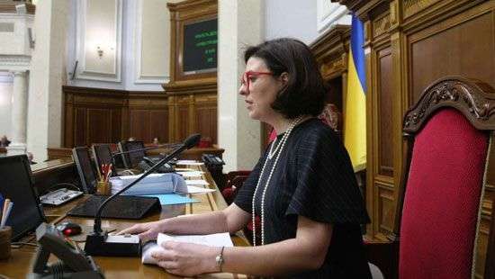 Активную работу депутатов прервали: в Раде появился дым (ВИДЕО)