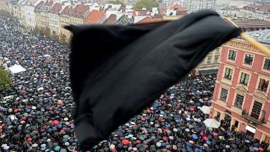 В Варшаве женщины вышли на манифестацию в защиту своих прав